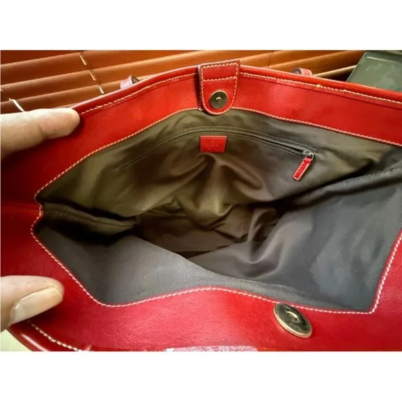 Gucci Beige and Red Tote with Embroidered Dog - Picture 2 of 7